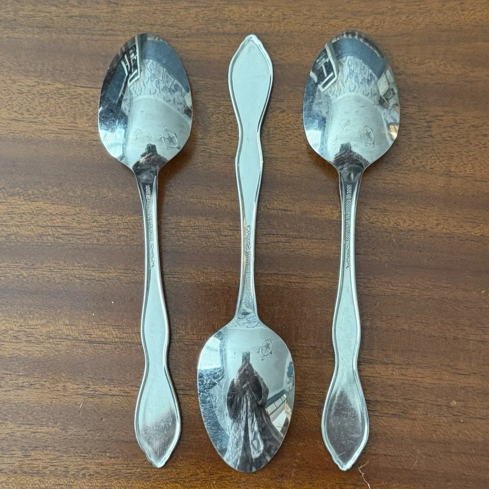 1881 Rogers Stainless Oneida Ltd TWILIGHT Flatware 8‎ piece lot spoons knife
